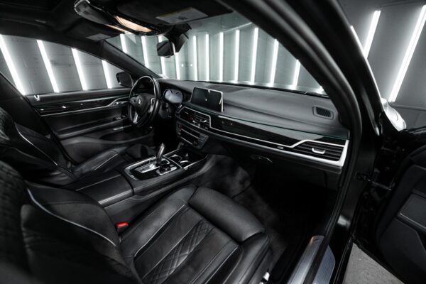 2018 BMW 7 Series - Image 44