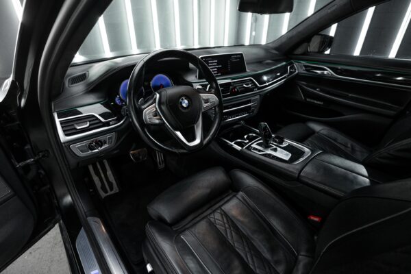 2018 BMW 7 Series - Image 36