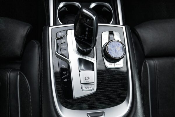 2018 BMW 7 Series - Image 27