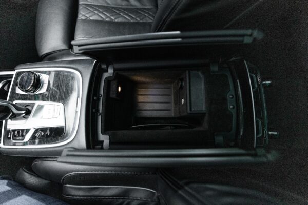 2018 BMW 7 Series - Image 24