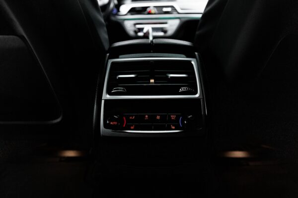 2018 BMW 7 Series - Image 17