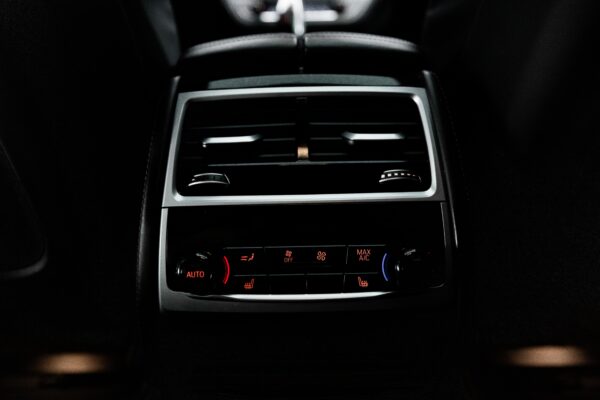 2018 BMW 7 Series - Image 16
