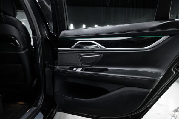 2018 BMW 7 Series - Image 15