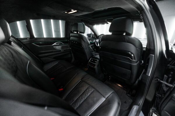 2018 BMW 7 Series - Image 13