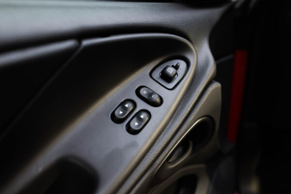 2003 Ford Mustang Mach 1 - Image 29